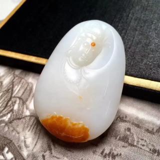 cf489-266 新疆和田玉���皮籽料观音,雕工精致,温润厚装,玉质如婴儿细